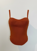 Regata tricot canelada decote coração telha - SKUNK | P