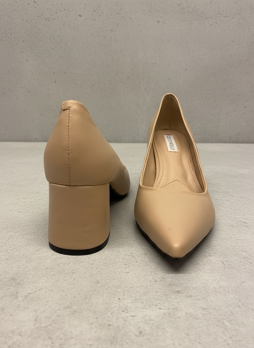Scarpin Salto Bloco Bico Fino Couro Liso - CECCONELLO / 38