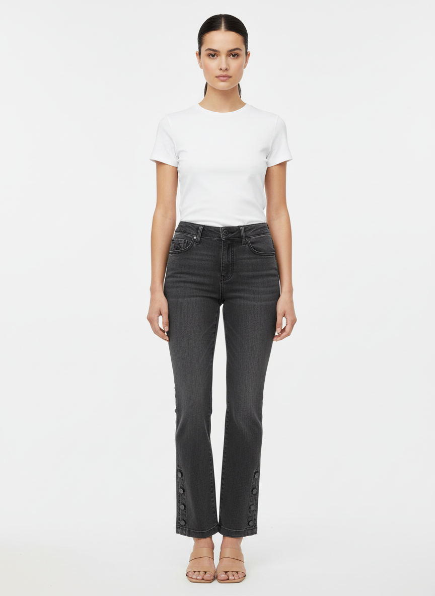 Calça Jeans Flare Preta com Botões na Lateral- Caos/36