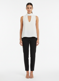 Blusa Gola Alta Vazada Texturizada - Skunk / 38