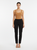 Regata tricot canelado decote quadrado marrom camelo - AMBICIONE | P