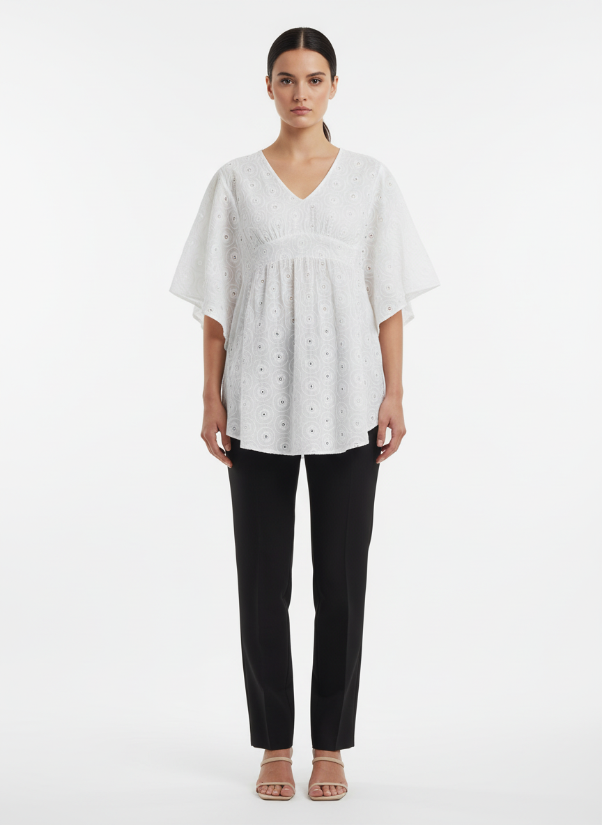 Bata Branca Bordado Vazado Decote V