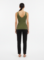Regata tricot canelada decote v verde oliva - SKUNK | P
